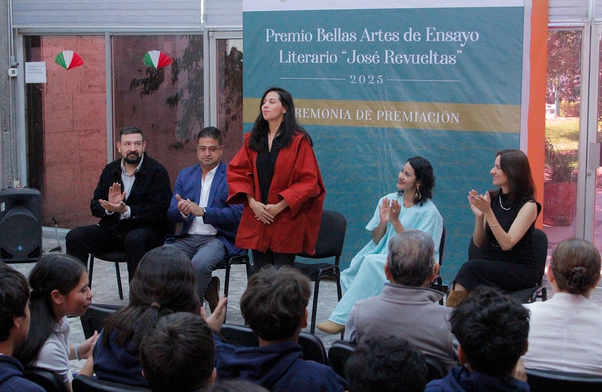 Habla de cómo la industria alimentaria ha transformado los vínculos con la tierra y la comunidad.| Manuel Guadarrama