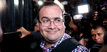 La FGR apunta a que los ex funcionarios probablemente transfirieron de manera irregular dinero a cuentas aperturadas por la Secretaría de Finanzas.