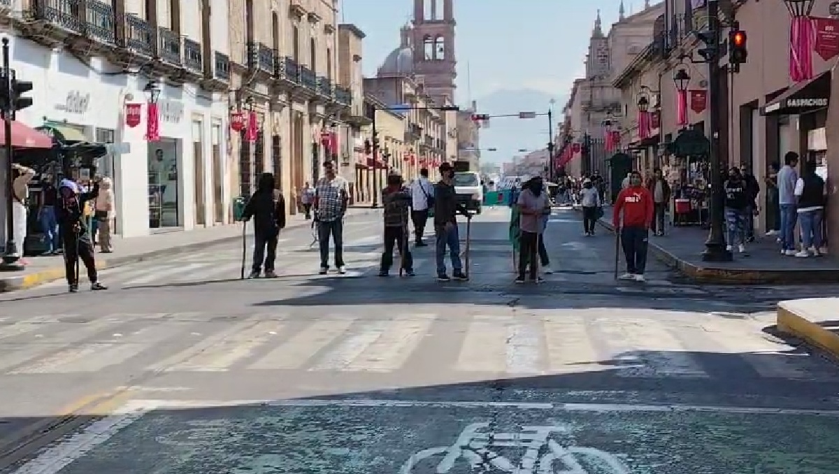 Los primeros manifestantes ya se hicieron presentes. | César Cabrera.