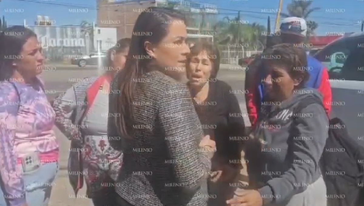 Las madres de familia abordaron a la gobernadora para pedirle noticias sobre los internos heridos. | Especial