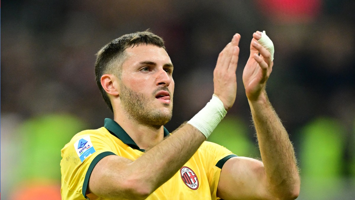 Santiago Giménez es baja con el Milan por lesión en el tobillo (Reuters)