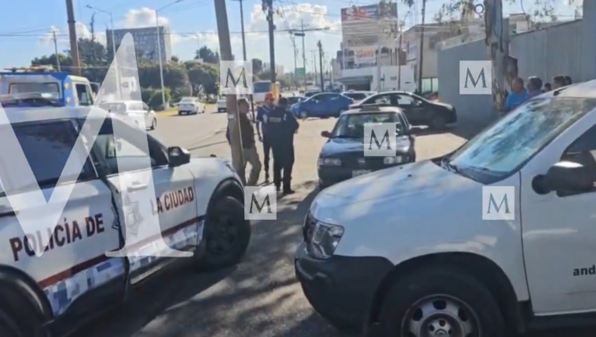 Taxista pide ayuda a policías al llevar pasajero baleado en Puebla | Daniel Hernández