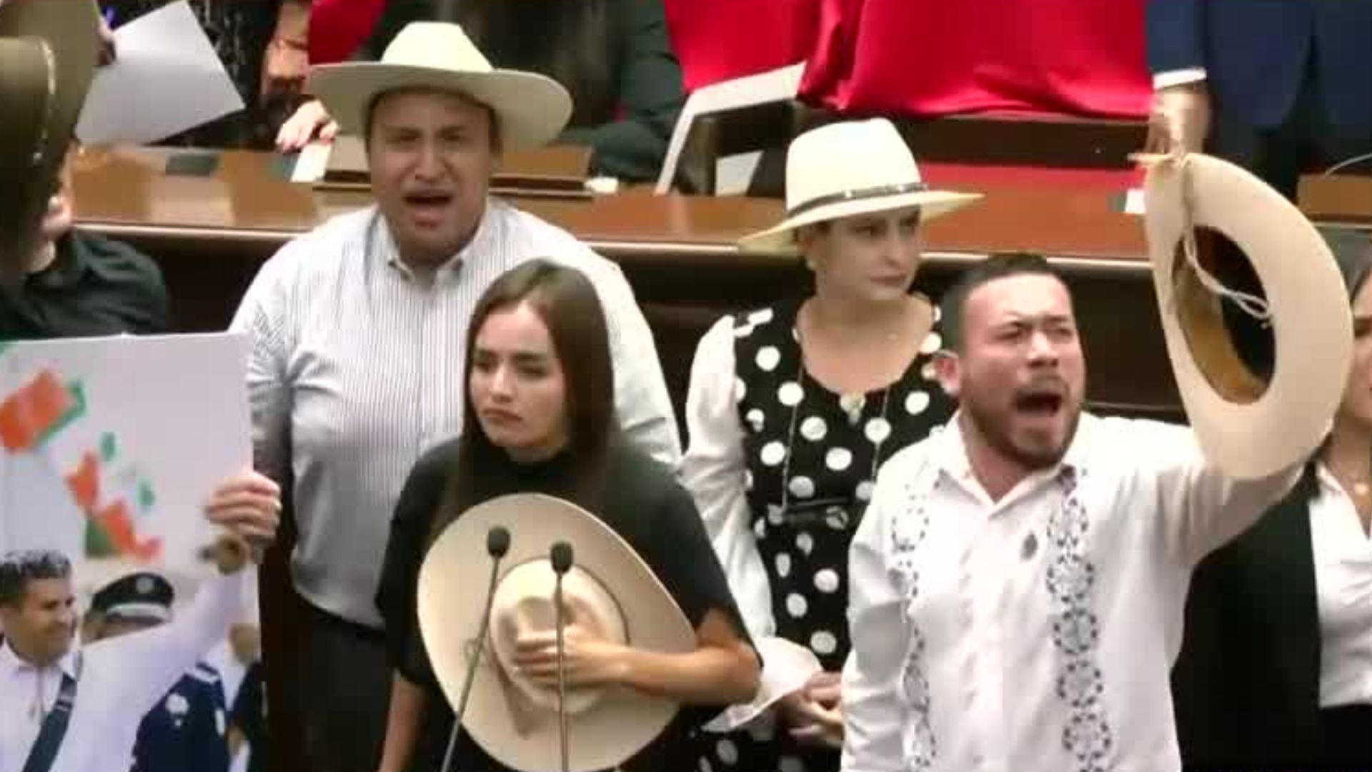 Termina la rendición de protesta de Grecia Quiroz como alcaldesa de Uruapan