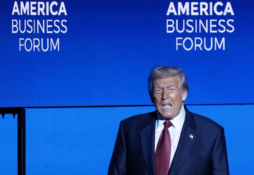 Trump defendió los ataques que han matado al menos a 66 personas. (Foto: EFE)