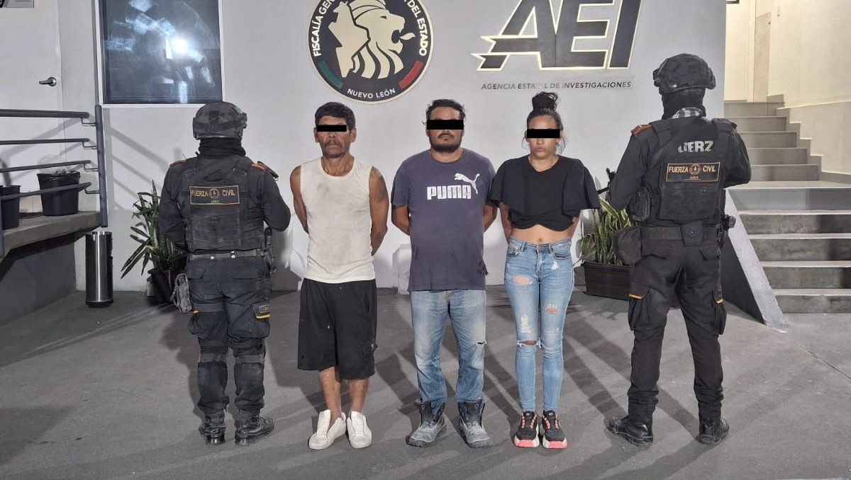 Los tres adultos y el menor portaban armas y droga. Foto: Especial