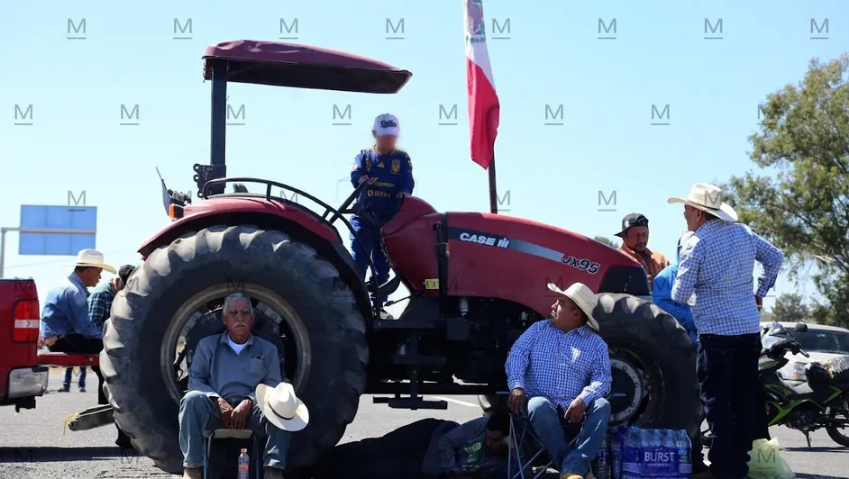 Agricultores mantienen protestas y bloqueos en entradas de empresas en Guanajuato