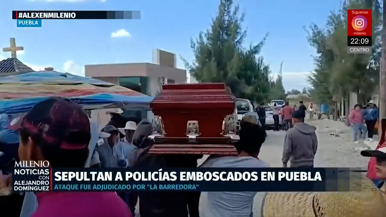 Despedida en Puebla a los dos policías emboscados el domingo por la noche