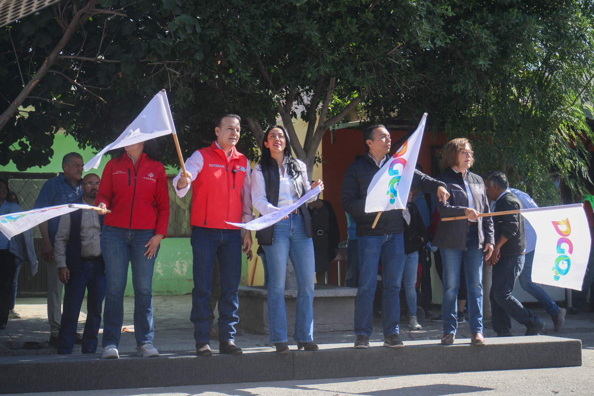 Esteban Villegas y Betzabé Martínez, arrancan pavimentación de calles en Gómez Palacio. | Rolando Riestra