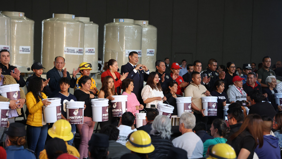 Gobierno de Puebla entrega apoyos de vivienda a familias de cuerpos de seguridad | Agencia Es Imagen