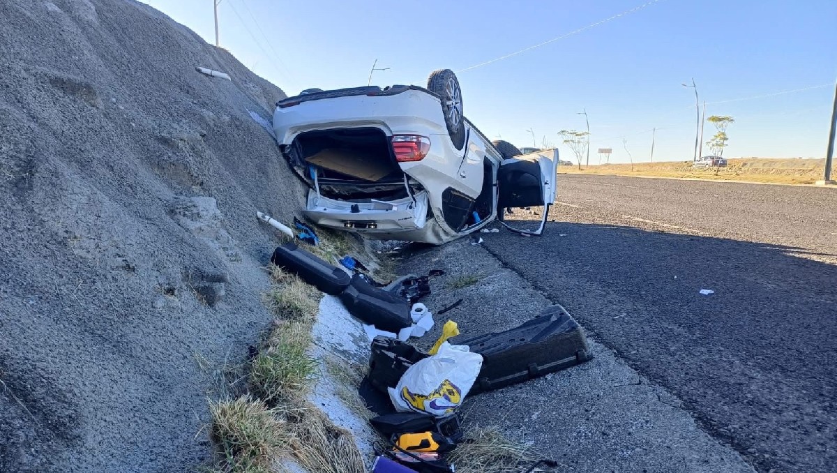 Grava suelta en Eje Metropolitano provoca múltiples accidentes viales | Especial