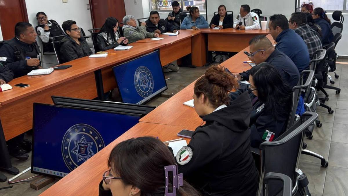 Es el segundo grupo de policías que accede a esta capacitación entre la FES Zaragoza y la corporación municipal. Foto: Lauro Galicia