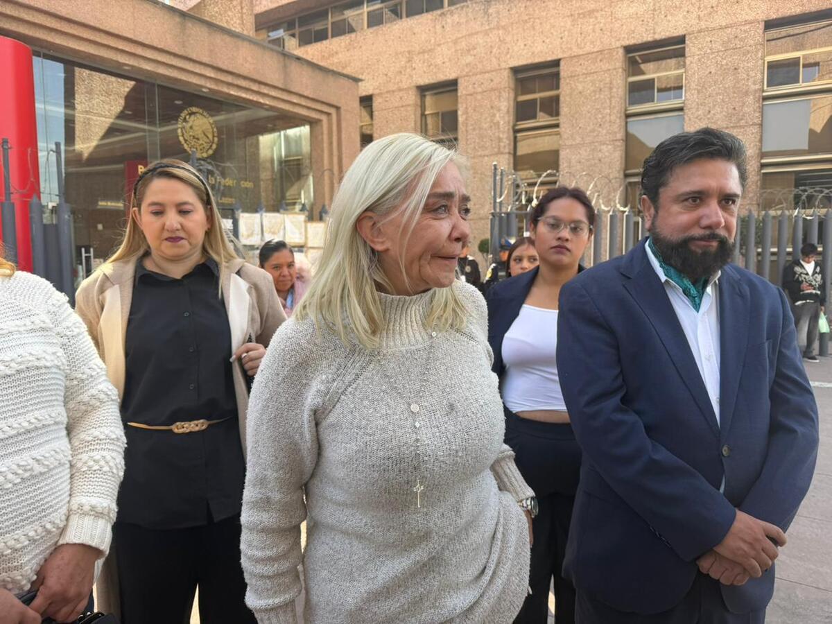 Ingrid Tapia, promotora del amparo del caso 992 'Las Novias', afuera del Poder Judicial. | Especial