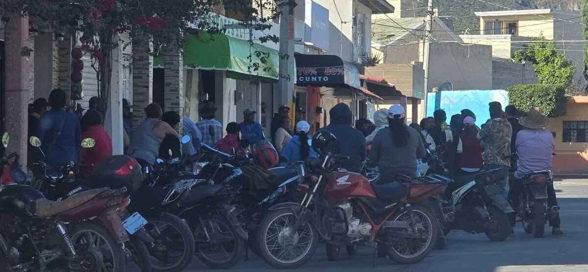Motociclistas se manifestaron en la presidencia municipal. (Cortesía)