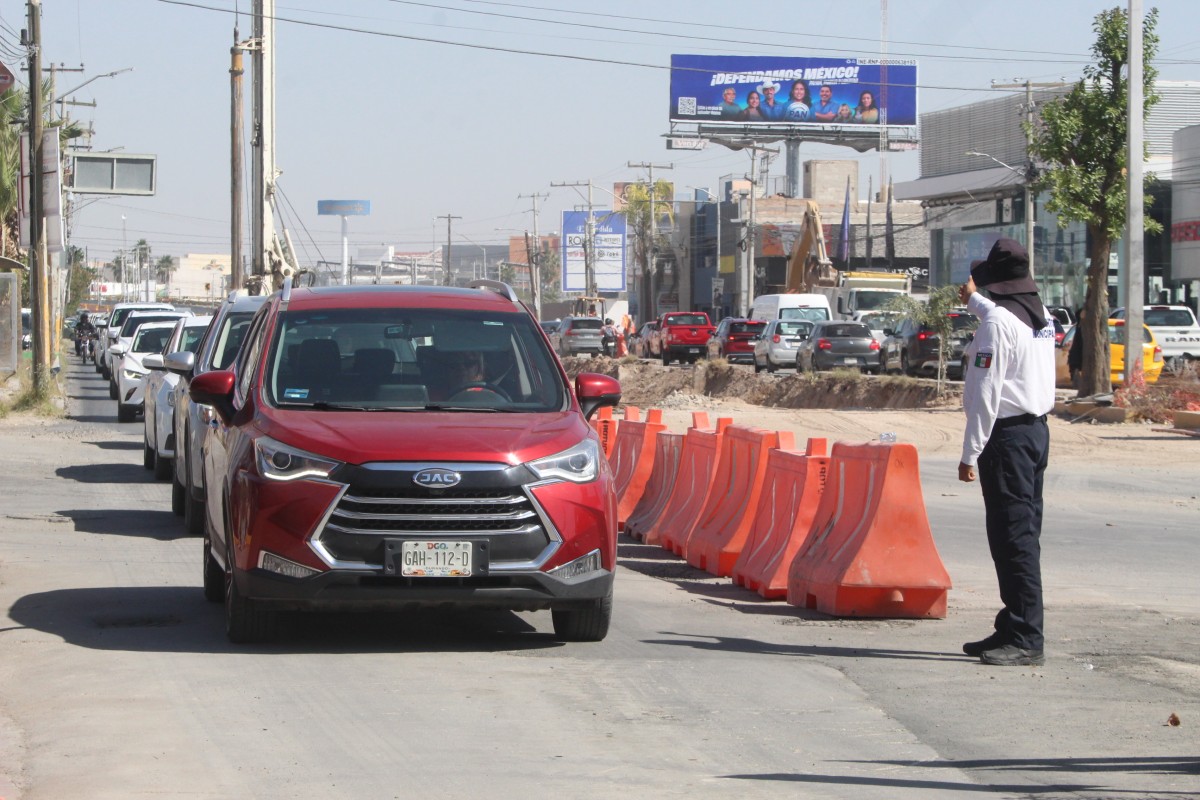Realizan adecuaciones viales en las inmediaciones del Sistema Abastos-Independencia. | Roberto Amaya