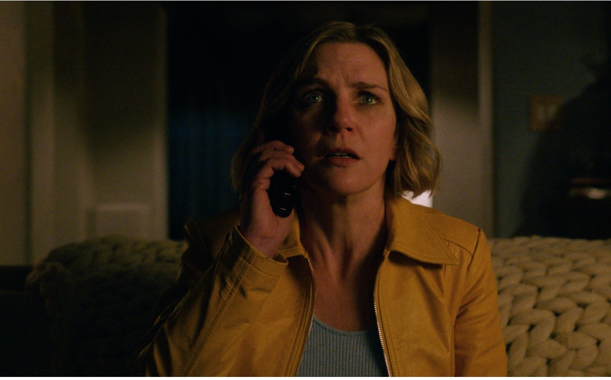 Rhea Seehorn interpreta a Carol, la única persona distinta. FOTO: Especial