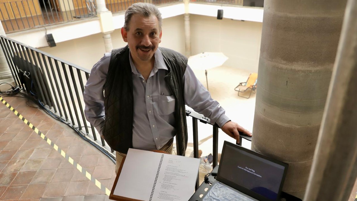Tapia durante la puesta en escena de la ópera Sun & Sea durante el pasado Festival Internacional Cervantino | Ariel Ojeda