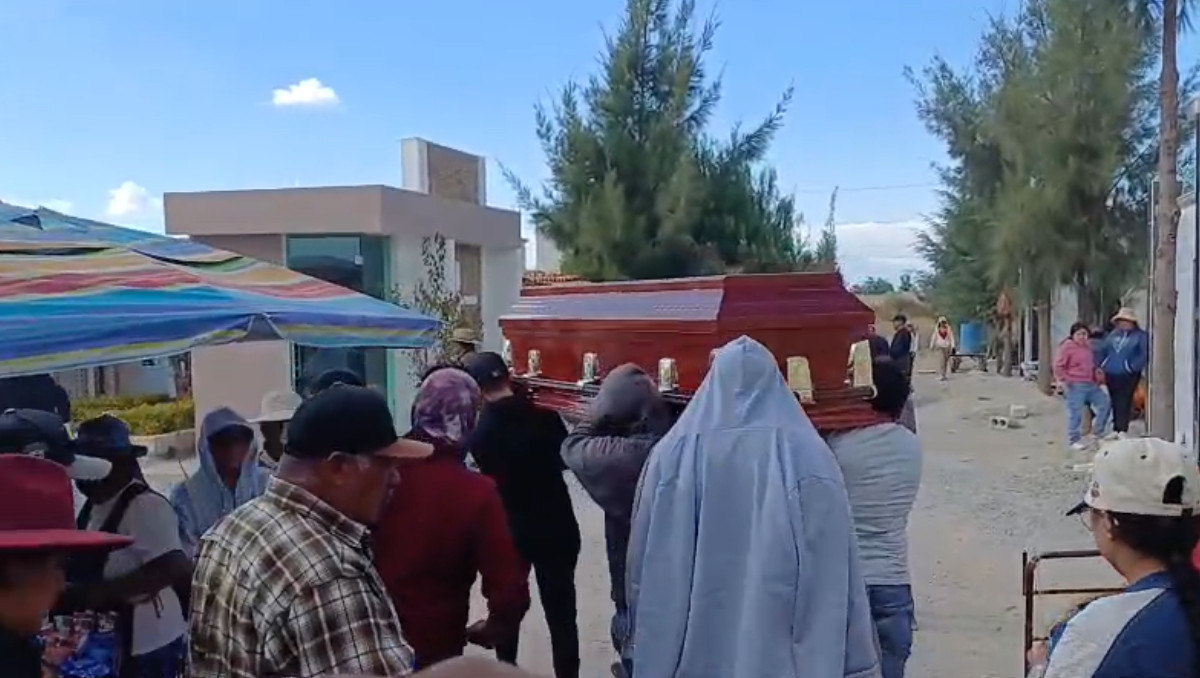 Viuda de policía asesinado en Huixcolotla lo despide y exige justicia | Especial