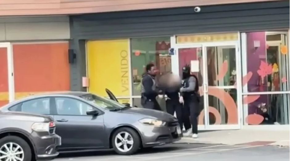 Agentes de ICE irrumpen en guardería de Chicago para arrestar a maestra