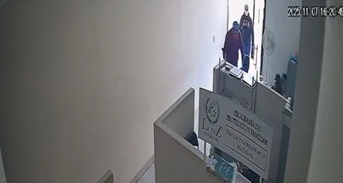 Bajo amenazas, los delincuentes sustrajeron el dinero en caja. (Foto: especial)