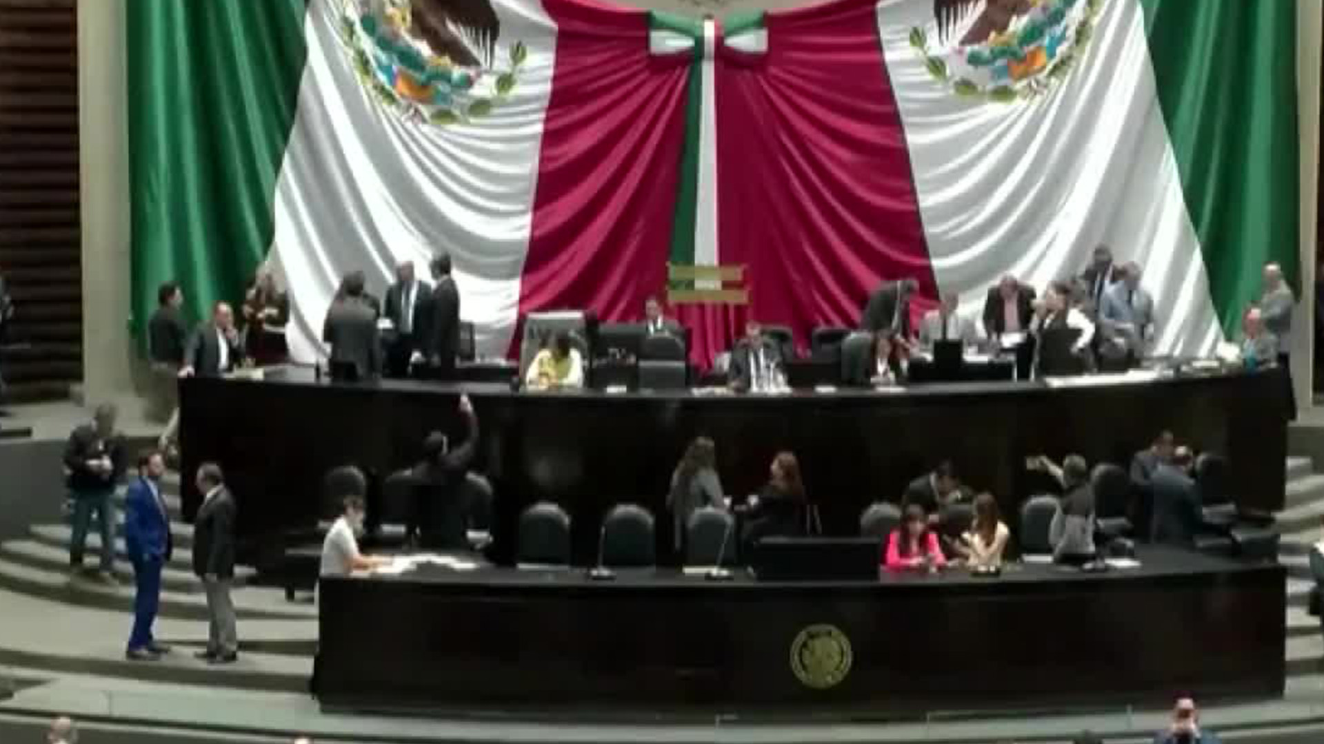 Sin aumento salarial para maestros y médicos, cuestionan el presupuesto de Morena