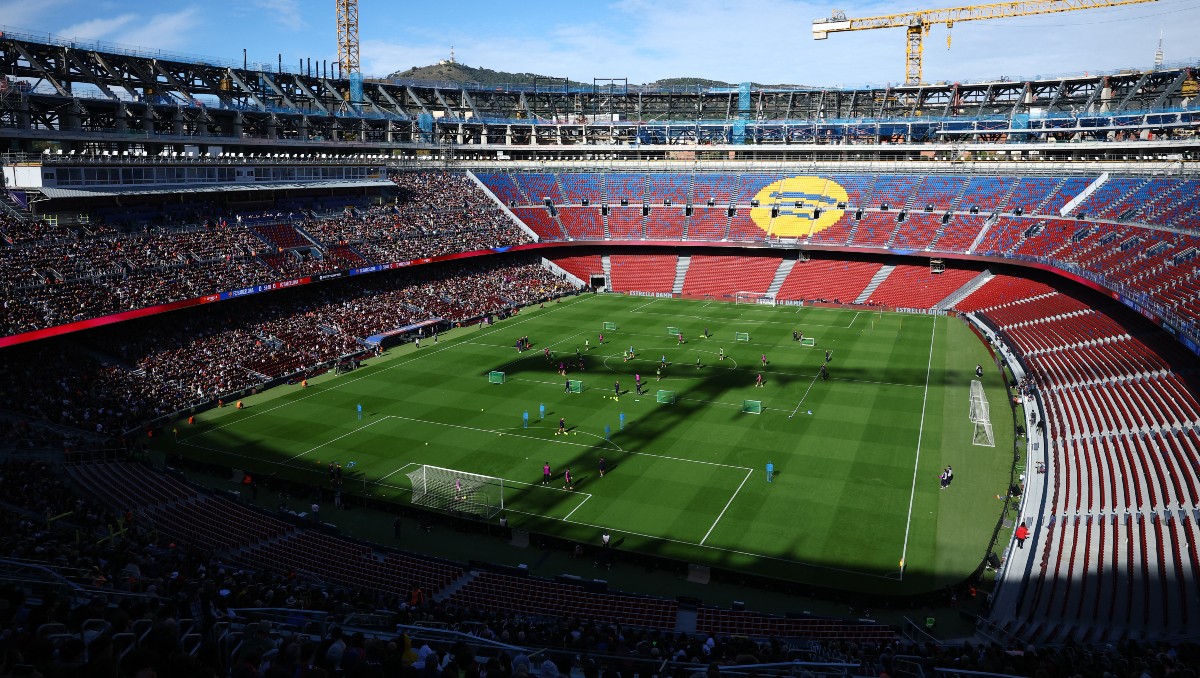 El Barcelona y su afición regresaron al Spotify Camp Nou para una sesión de entrenamiento (Reuters)
