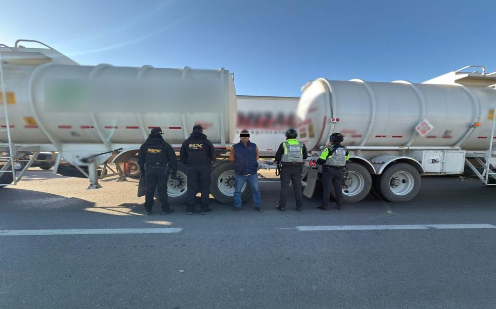 Camión asegurado con 67 mil litros de hidrocarburo ilegal en San Luis Potosí. | Especial