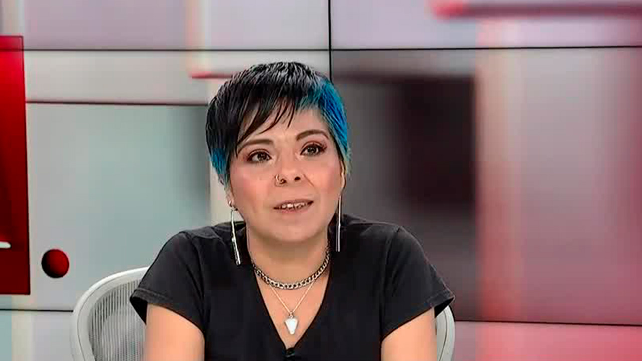 La cantautora Nidia Barajas presenta "Libre e incendiaria" su disco más reciente en concierto