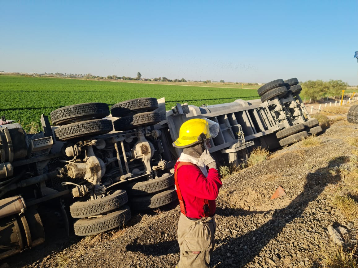 El conductor ingresó lesionado a la clínica 51 del Instituto Mexicano del Seguro Social para su valoración. | Especial