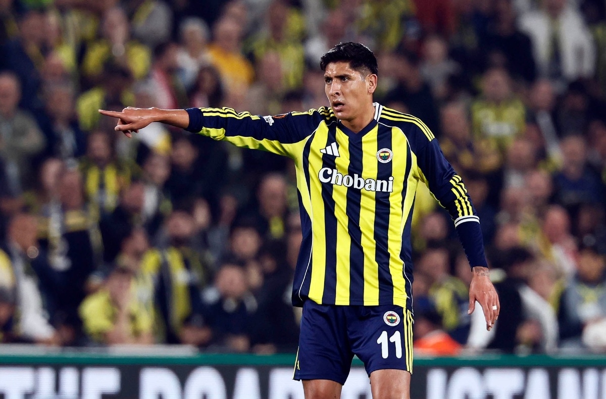 Edson Álvarez ha convertido las criticas en elogios en el Fenerbahce (Especial)