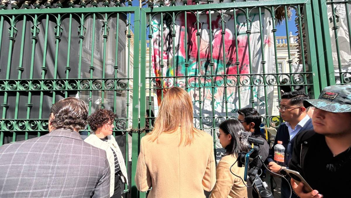 Las y los estudiantes al interior de Rectoría solicitaron asesoría jurídica. Foto: Monserrat Mata