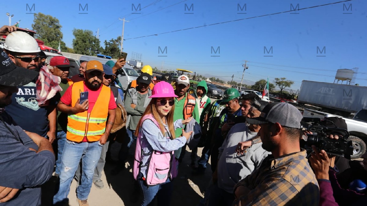 Ante la frustración y desesperación por no poder continuar su camino, los transportistas lanzaron un ultimátum a los manifestantes. Foto: Dany Béjar.