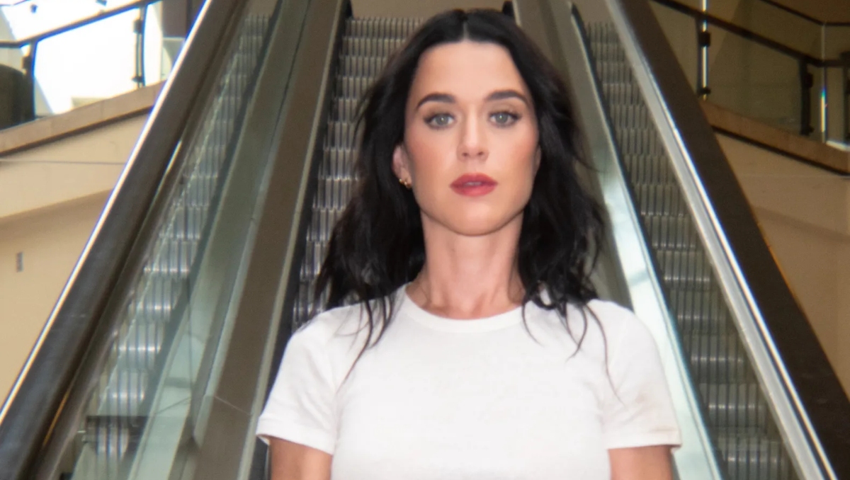 Katy Perry transforma su dolor en arte con el video de 'Bandaids', haciendo un pequeño homenaje a 'Destino Final'