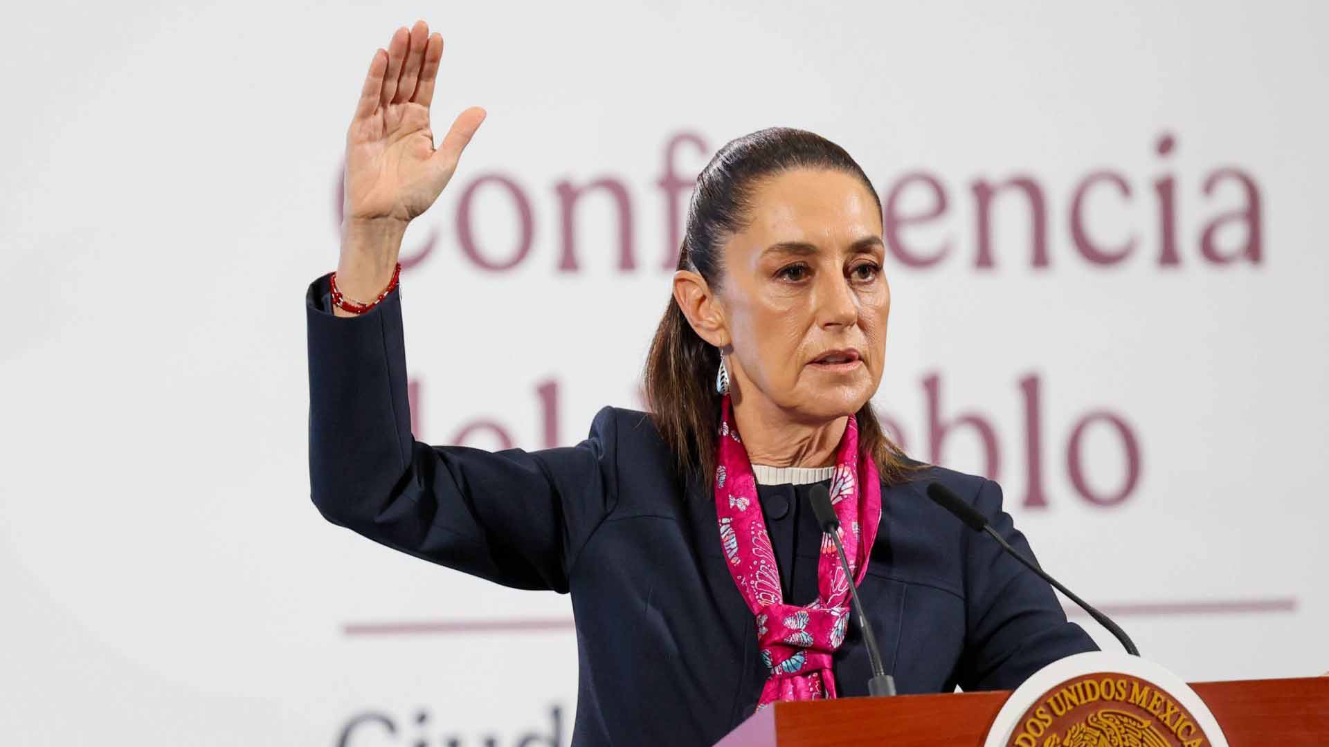 Maquinaria NO PARA en zonas incomunicadas por lluvias en Veracruz e Hidalgo: Sheinbaum