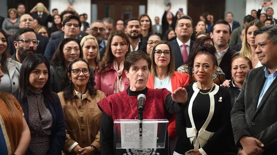María Dolores González Saravia rinde protesta como presidenta de la CDHCM