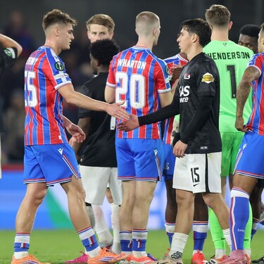 Mateo Chávez fue titular en la derrota del AZ Alkmaar contra Crystal Palace en la jornada 3 de la Conference League