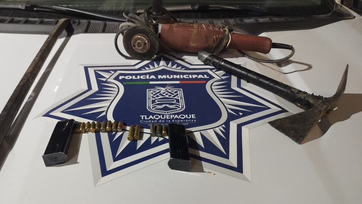 Policías de Tlaquepaque decomisaron armas y cartuchos a tres hombres (Foto: Cortesía)