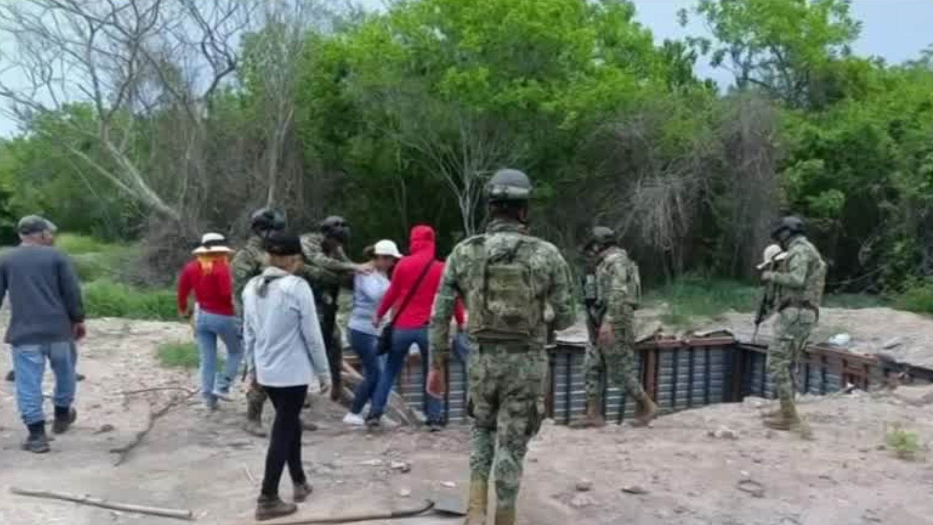 En Sinaloa, las personas no dejan de buscar a sus familiares desaparecidos