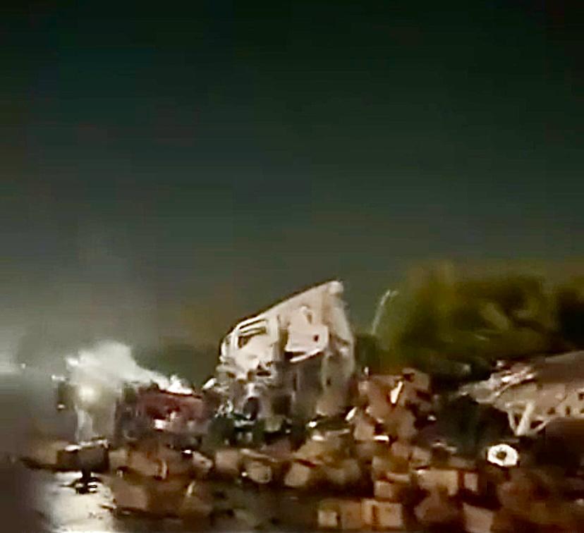 Tráiler volcado en la autopista Veracruz-Puebla. | Especial