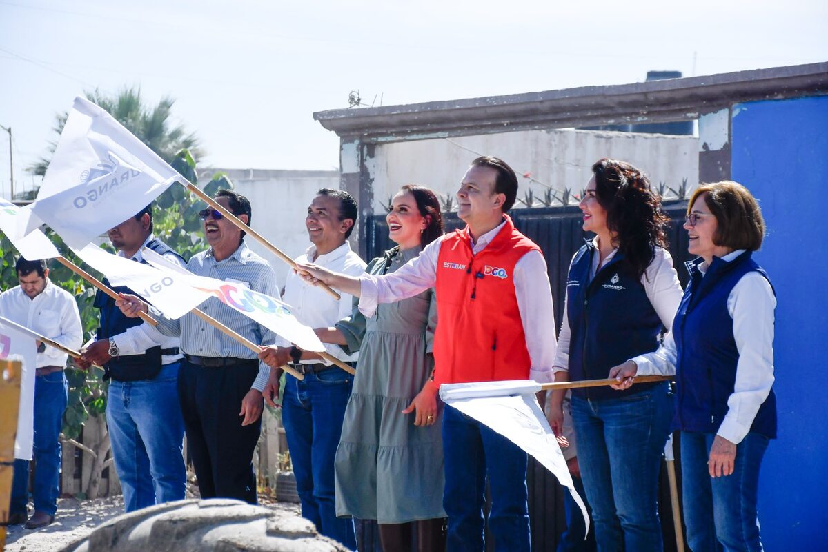Autoridades inician obras viales y de agua en Lerdo. (Cortesía)