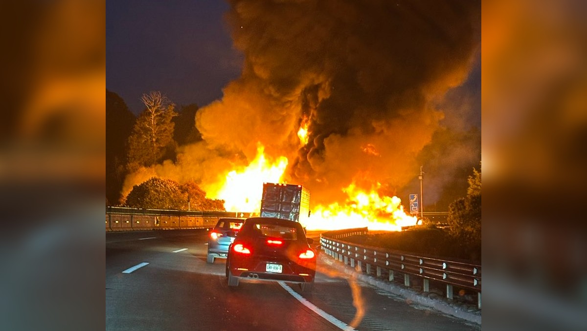 C5 Edomex compartió la fotografía del momento del incendio. | Especial