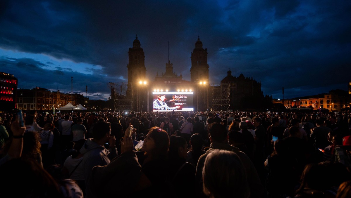 Concierto de Juan Gabriel en el Zócalo el 22 de septiembre de 2024. | FOTO: Cuartoscuro y Gobierno de la CdMx