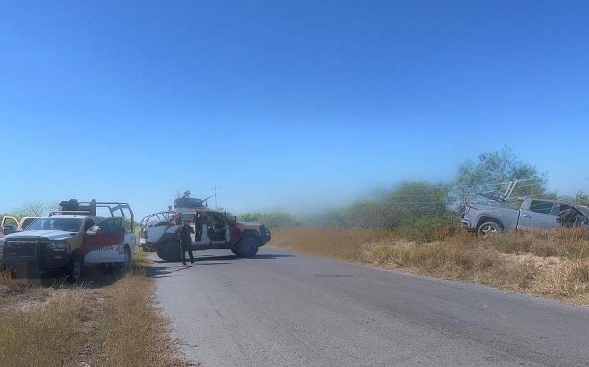 Iniciando una persecución que terminó cuando los agresores perdieron el control del vehículo. | Secretaría de Seguridad Pública Tamaulipas