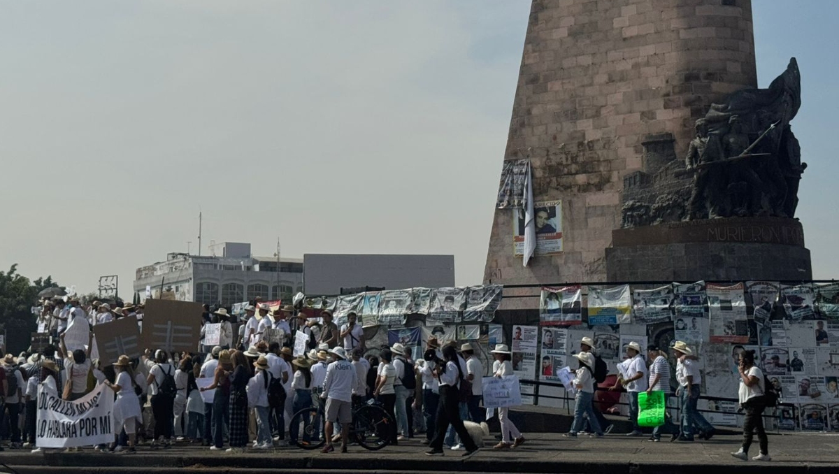 Los manifestantes partieron de la Glorieta de las y los desaparecidos (Foto: Diana Barajas)