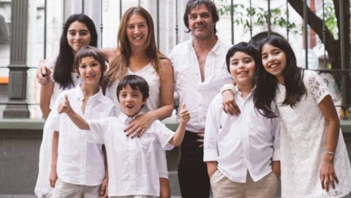 Amor infinito: adoptan a cinco hermanitos y evitan su separación | Foto: ESPECIAL