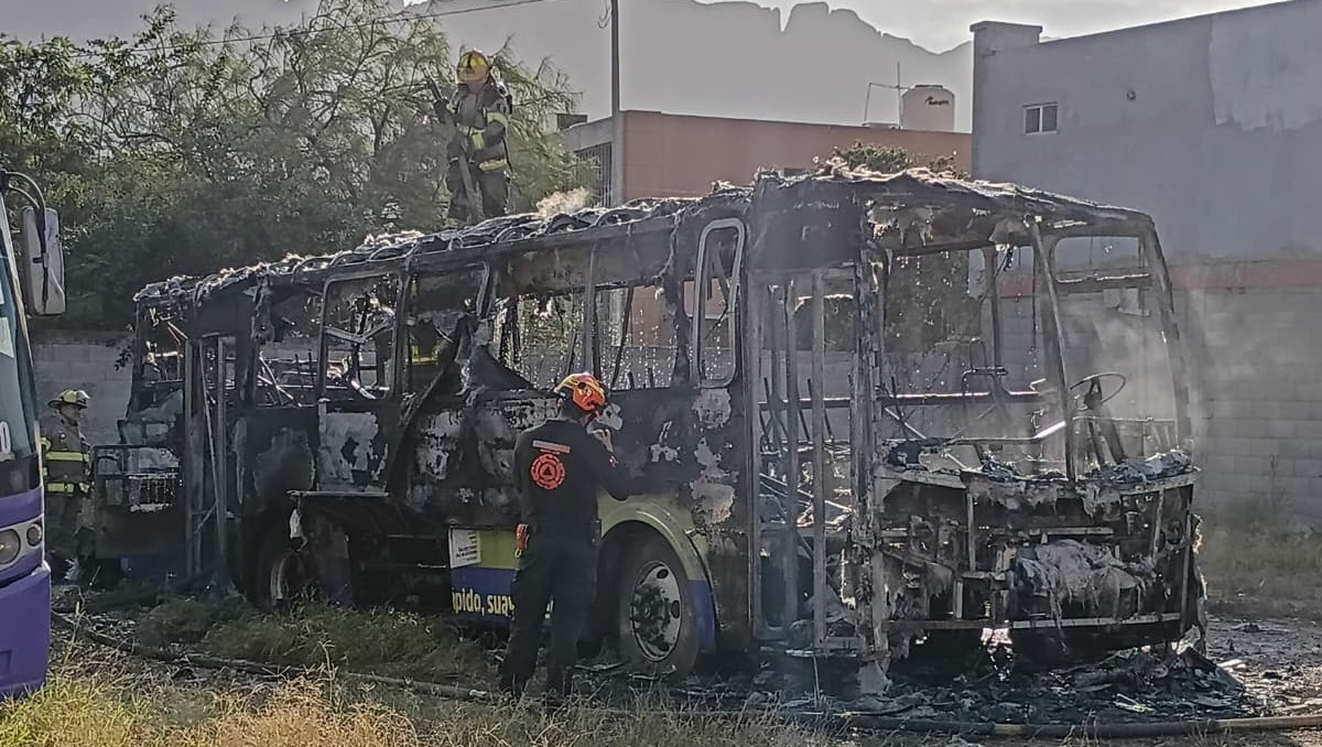 Bomberos Nuevo León acudieron al lugar y lograron contener y sofocar el fuego. Especial