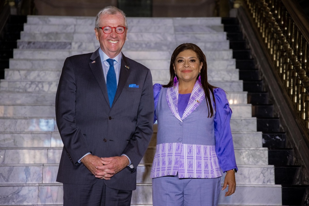 Clara Brugada se reunió con el gobernador de Nueva Jersey, Phil Murphy, en el Antiguo Palacio del Ayuntamiento. | Especial