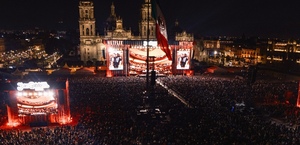 En Colaboración con Netflix, la Secretaría de Cultura capitalina proyectó el concierto de Juan Gabriel.