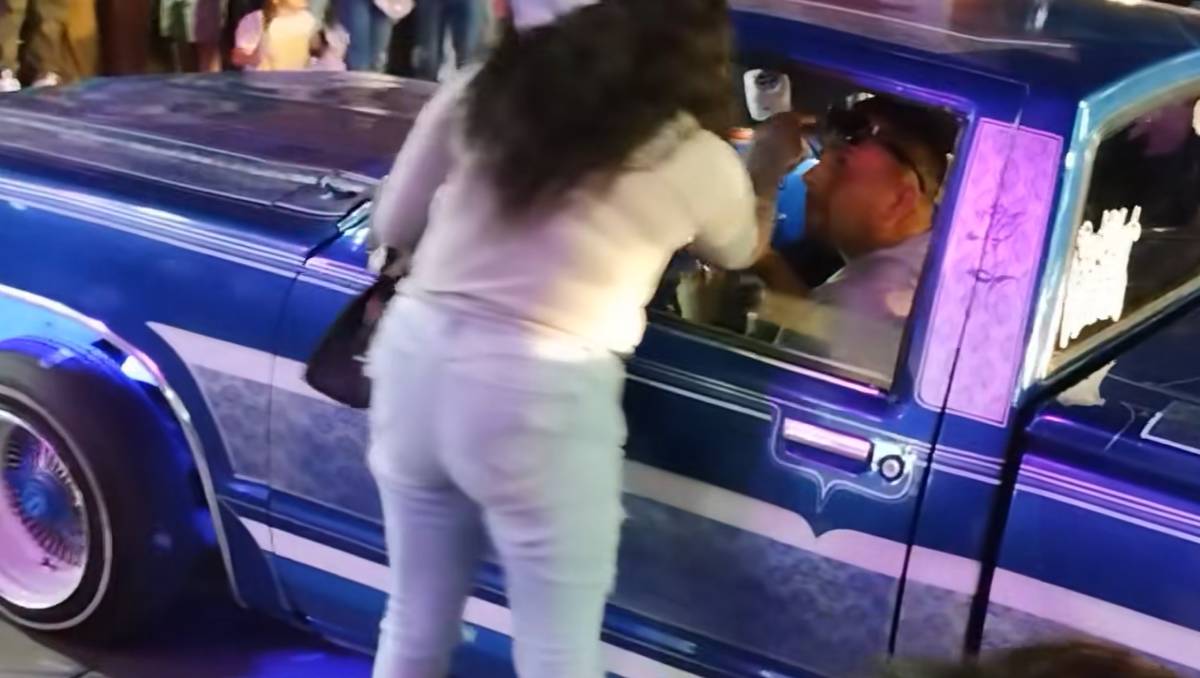 De la fiesta al drama: mujer hace escena de celos en pleno desfile de catrinas | ESPECIAL