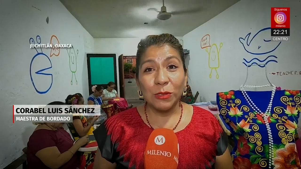 Mujeres zapotecas mantienen viva la tradición del traje de tehuana