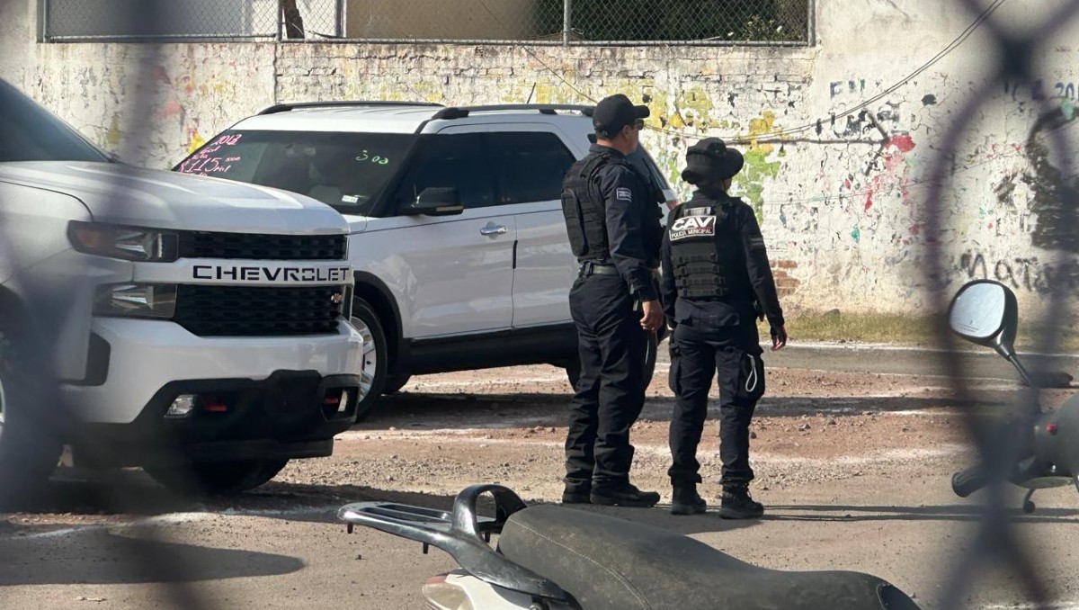 Tres personas fueron asesinadas en Irapuato durante dos ataques simultáneos. Dos murieron en un tianguis de autos y otra en un campo de fútbol.